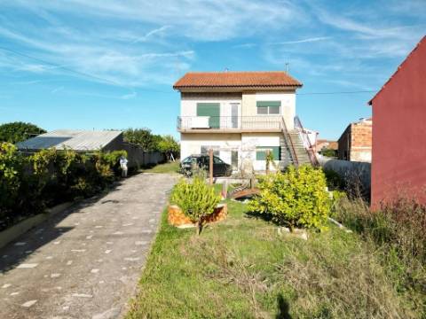 Moradia T4, com terreno, em Lavos, Figueira da Foz