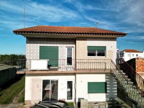 Moradia T4, com terreno, em Lavos, Figueira da Foz