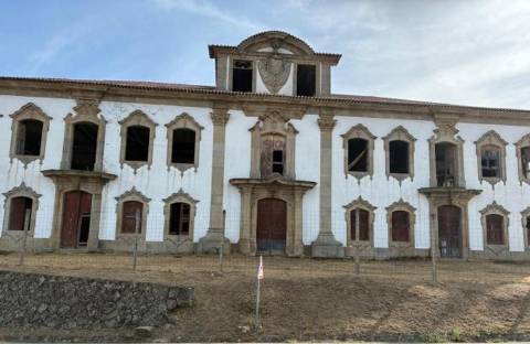 Solar dos Pimentéis, Palácio para recuperar em Mogadouro, Bragança