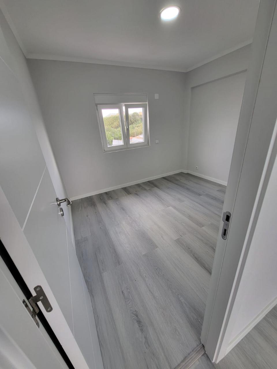 Apartamento T2 Totalmente Remodelado com Vista para a Serra da Mira