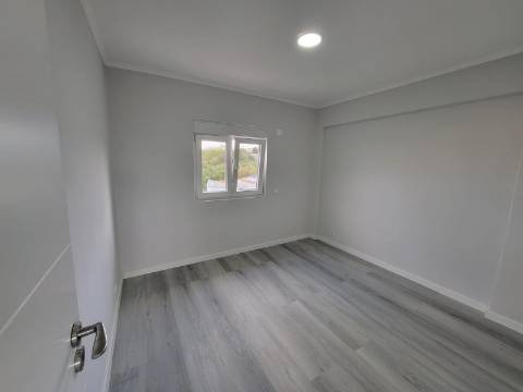Apartamento T2 Totalmente Remodelado com Vista para a Serra da Mira