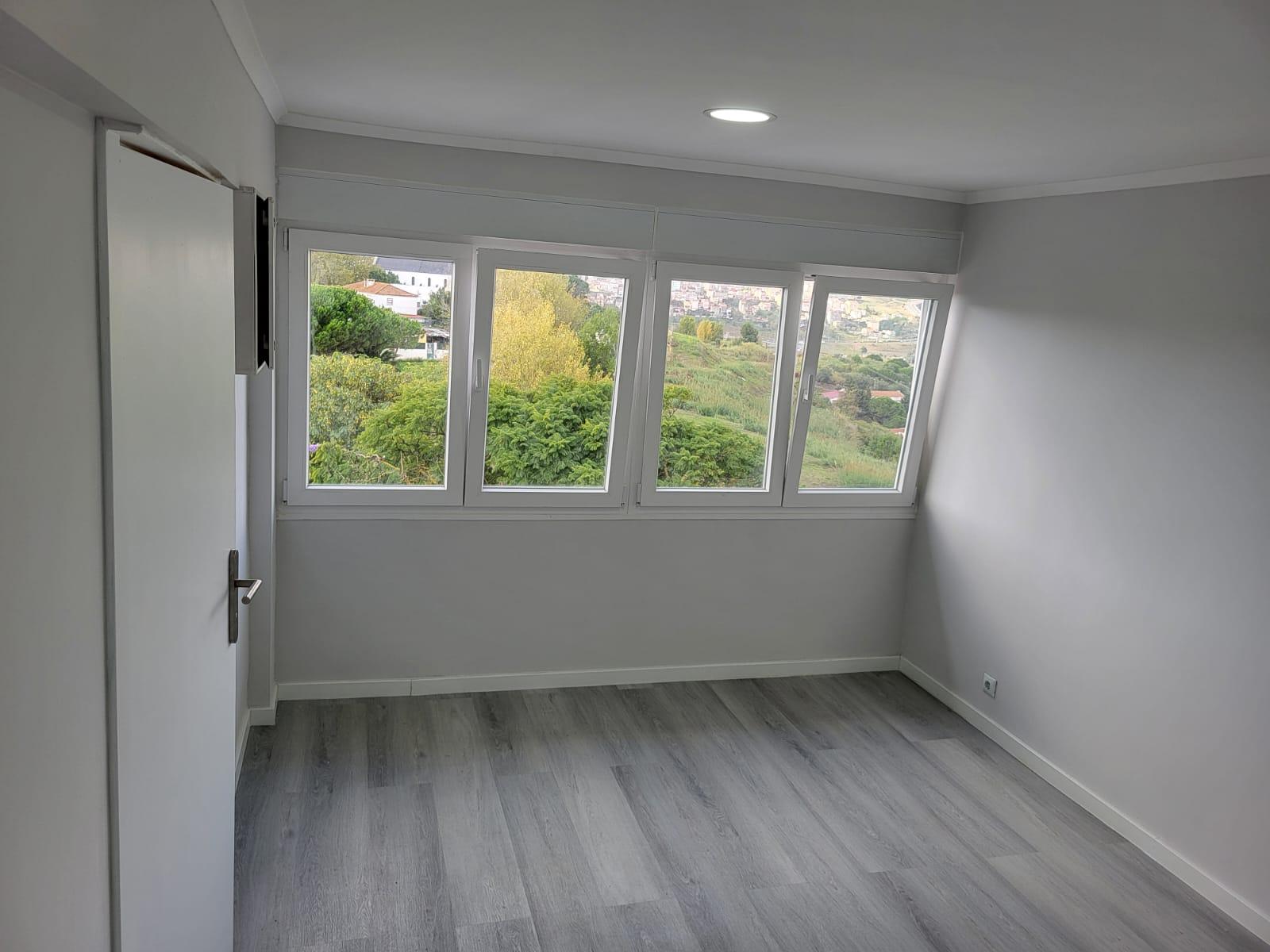 Apartamento T2 Totalmente Remodelado com Vista para a Serra da Mira