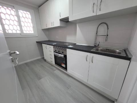 Apartamento T2 Totalmente Remodelado com Vista para a Serra da Mira