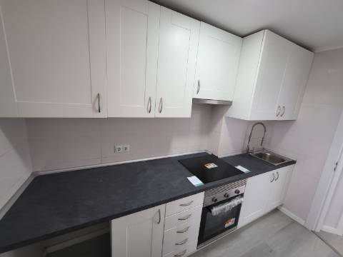 Apartamento T2 Totalmente Remodelado com Vista para a Serra da Mira