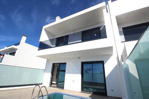 Nova Moradia T4 em Tavira - Conforto e Elegância