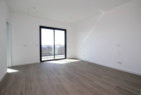 Nova Moradia T4 em Tavira - Conforto e Elegância