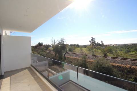 Nova Moradia T4 em Tavira - Conforto e Elegância