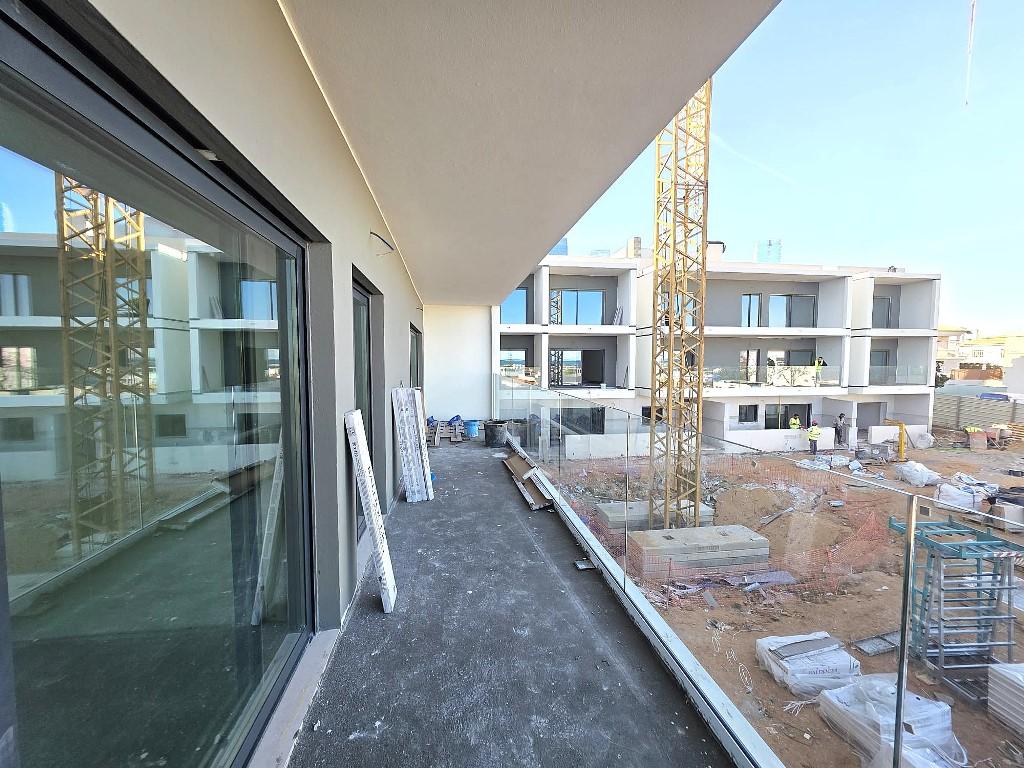 Apartamento T2 em condomínio fechado com piscina na Fuzeta.