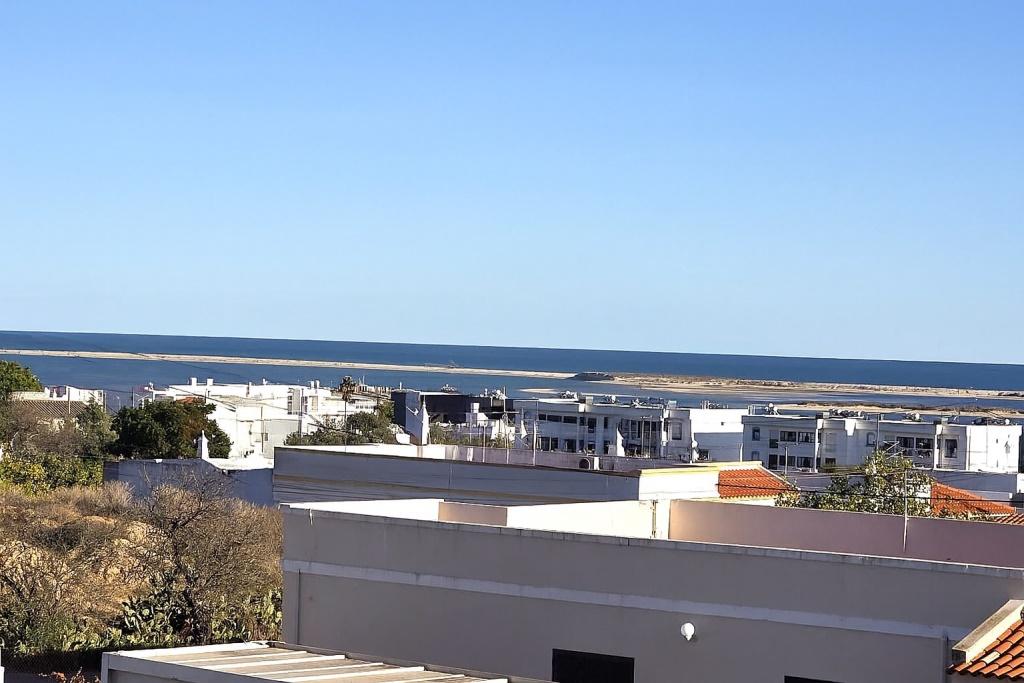 Apartamento T2 em condomínio fechado com piscina na Fuzeta.