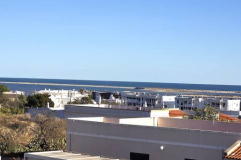 Apartamento T2 em condomínio fechado com piscina na Fuzeta.