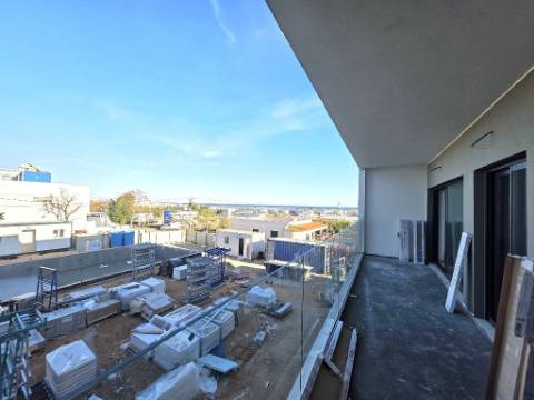 Apartamento T2 em condomínio fechado com piscina na Fuzeta.