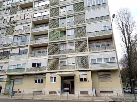 Apartamento T3 Totalmente remodelado, em Benfica - Lisboa