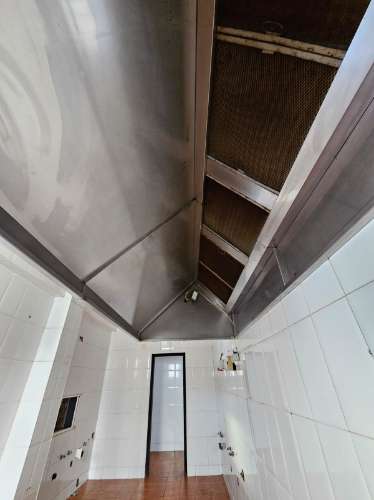 Prédio com Comércio e 2 apartamentos, em Mem Martins, Sintra