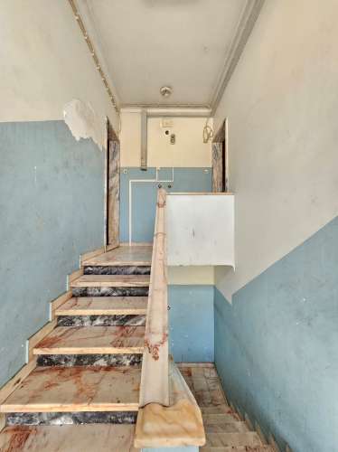 Prédio com Comércio e 2 apartamentos, em Mem Martins, Sintra