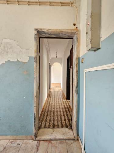 Prédio com Comércio e 2 apartamentos, em Mem Martins, Sintra