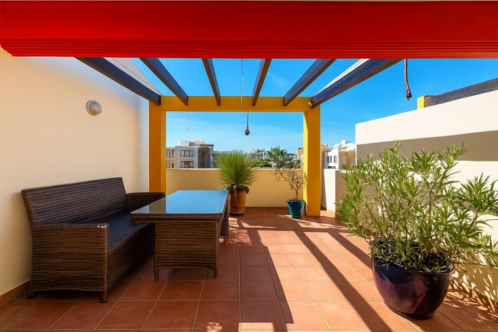 Apartamento com Piscina e Terraços Amplos em Tavira
