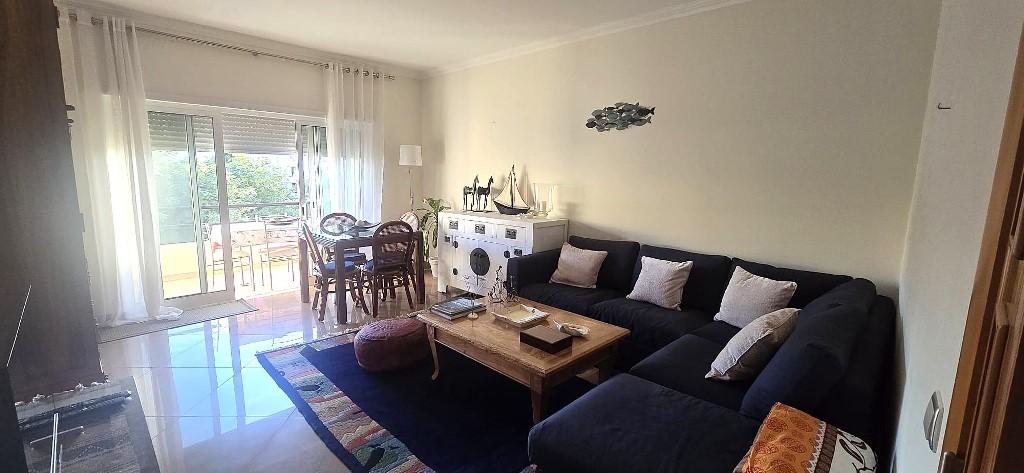 Apartamento com Piscina e Terraços Amplos em Tavira