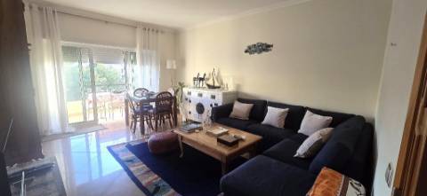 Apartamento com Piscina e Terraços Amplos em Tavira