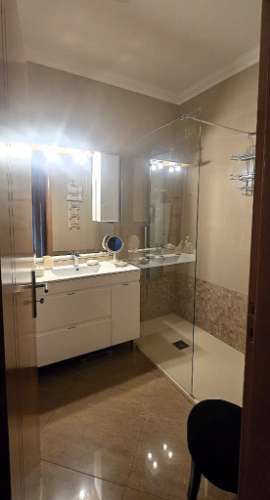 Apartamento com Piscina e Terraços Amplos em Tavira