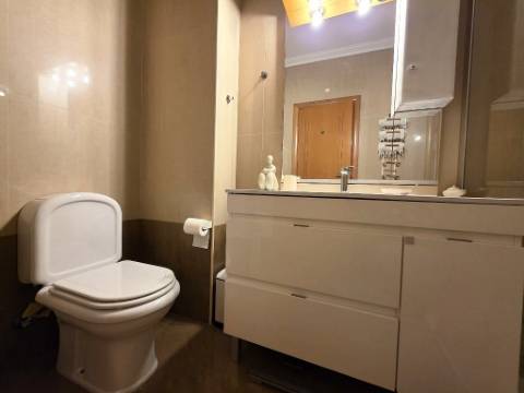 Apartamento com Piscina e Terraços Amplos em Tavira