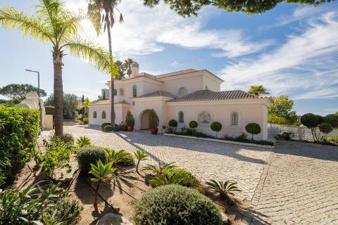 Moradia V4 inserida no campo de Golfe, Vale de Lobo, Algarve