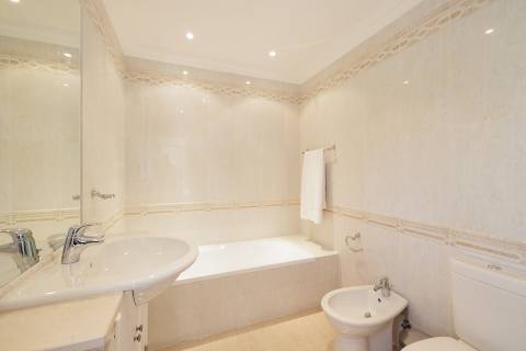 Moradia V4 inserida no campo de Golfe, Vale de Lobo, Algarve