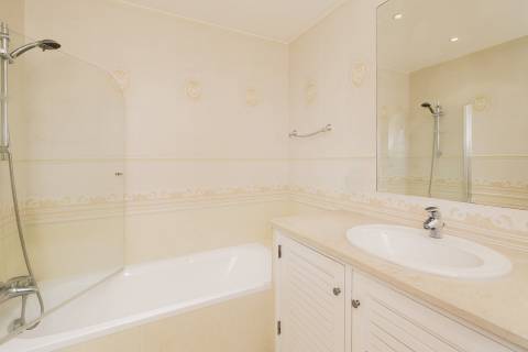 Moradia V4 inserida no campo de Golfe, Vale de Lobo, Algarve