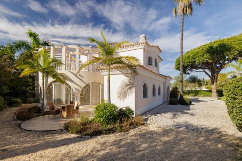 Moradia V4 inserida no campo de Golfe, Vale de Lobo, Algarve