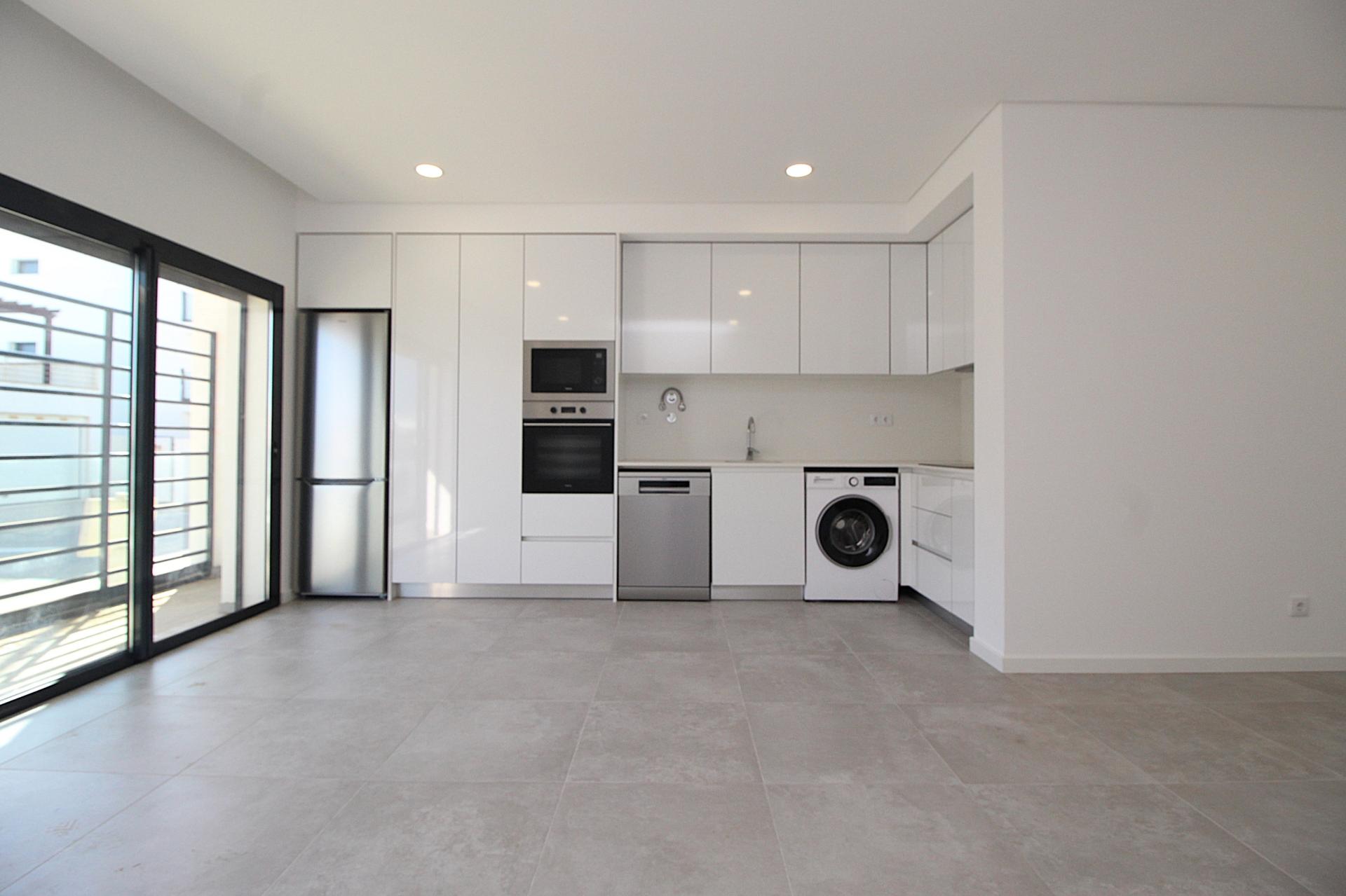 Viva a Elegância e o Conforto: Apartamento T2 Moderno a Passos da Praia de Cabanas de Tavira!