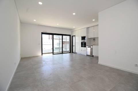 Viva a Elegância e o Conforto: Apartamento T2 Moderno a Passos da Praia de Cabanas de Tavira!