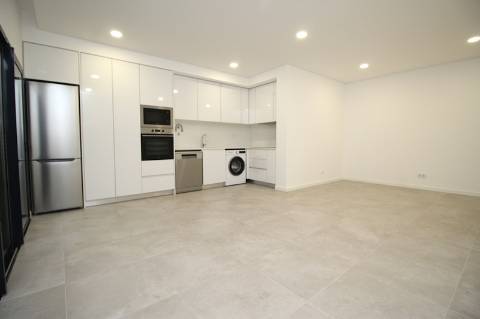 Viva a Elegância e o Conforto: Apartamento T2 Moderno a Passos da Praia de Cabanas de Tavira!