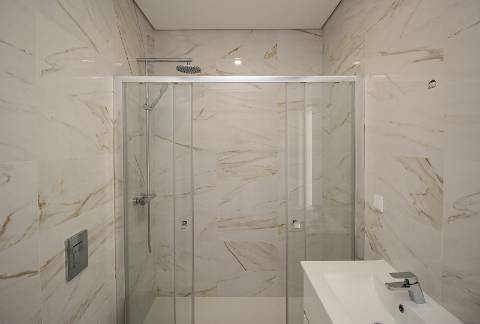 Viva a Elegância e o Conforto: Apartamento T2 Moderno a Passos da Praia de Cabanas de Tavira!