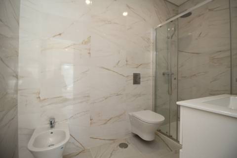 Viva a Elegância e o Conforto: Apartamento T2 Moderno a Passos da Praia de Cabanas de Tavira!