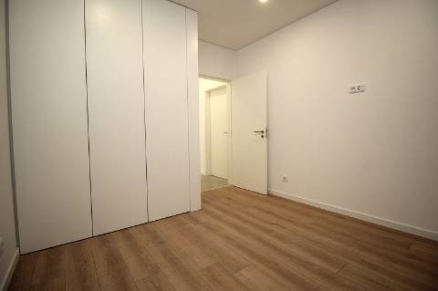 Viva a Elegância e o Conforto: Apartamento T2 Moderno a Passos da Praia de Cabanas de Tavira!