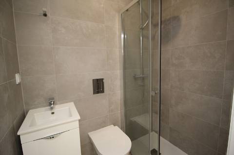 Viva a Elegância e o Conforto: Apartamento T2 Moderno a Passos da Praia de Cabanas de Tavira!