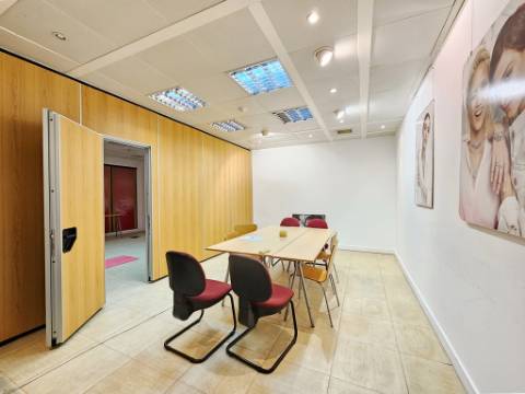 Espaçoso e funcional escritório com 600m2, em Carnaxide, Oeiras