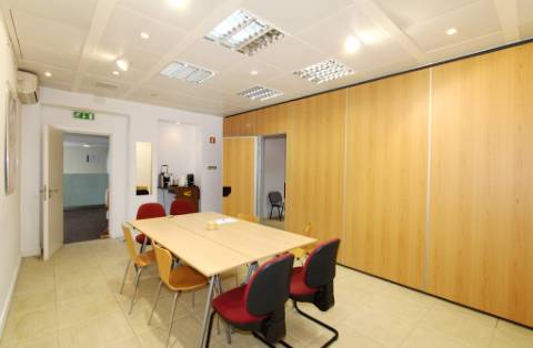 Espaçoso e funcional escritório com 600m2, em Carnaxide, Oeiras