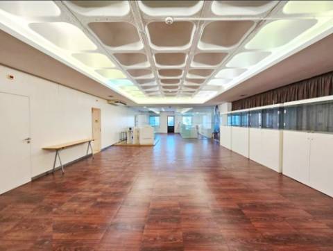 Espaçoso e funcional escritório com 600m2, em Carnaxide, Oeiras