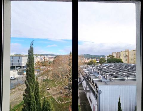 Espaçoso e funcional escritório com 600m2, em Carnaxide, Oeiras