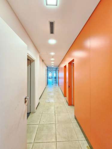 Espaçoso e funcional escritório com 600m2, em Carnaxide, Oeiras