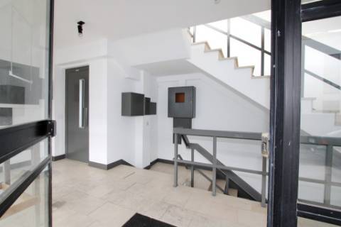 Espaçoso e funcional escritório com 600m2, em Carnaxide, Oeiras