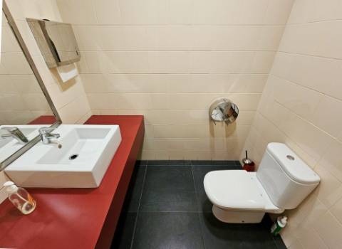 Espaçoso e funcional escritório com 600m2, em Carnaxide, Oeiras