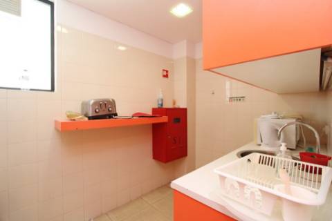 Espaçoso e funcional escritório com 600m2, em Carnaxide, Oeiras