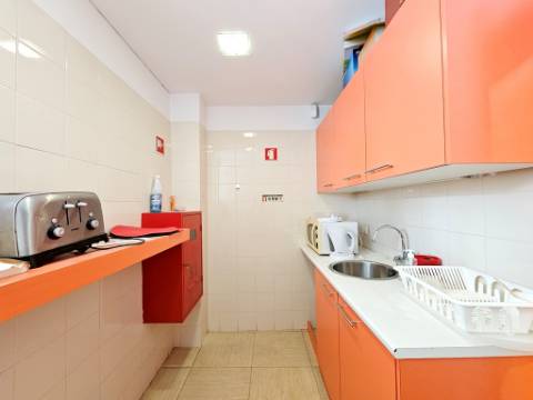 Espaçoso e funcional escritório com 600m2, em Carnaxide, Oeiras