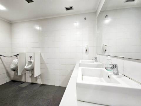 Espaçoso e funcional escritório com 600m2, em Carnaxide, Oeiras