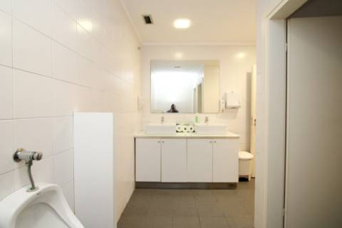 Espaçoso e funcional escritório com 600m2, em Carnaxide, Oeiras