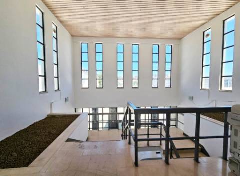 Espaçoso e funcional escritório com 600m2, em Carnaxide, Oeiras