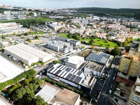 Espaçoso e funcional escritório com 600m2, em Carnaxide, Oeiras