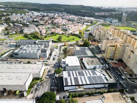 Espaçoso e funcional escritório com 600m2, em Carnaxide, Oeiras