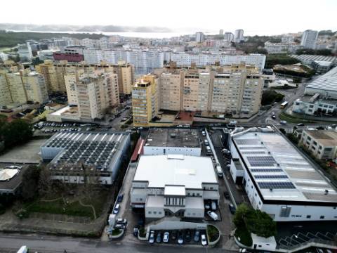 Espaçoso e funcional escritório com 600m2, em Carnaxide, Oeiras
